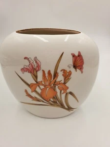 Vintage Japanese Satsuma Vase with Floral Motif & Butterflies mbh - Picture 1 of 7