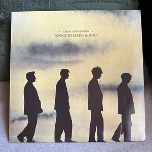Schallplatte 12“ LP Echo and the Bunnymen - Songs to Learn and Sing NM VG+ Inlay - Bild 1 von 9