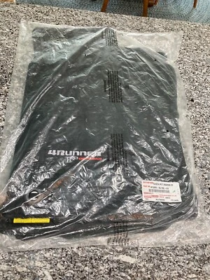 Juego de 4 alfombrillas todoterreno TOYOTA 4RUNNER TRD (PT208-89192-20)-NEGRAS. Foto 1 de 4