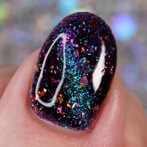 Whats Up Nails - Smalto per unghie creatura in primo piano (magnetico verde con scaglie) - Foto 1 di 13