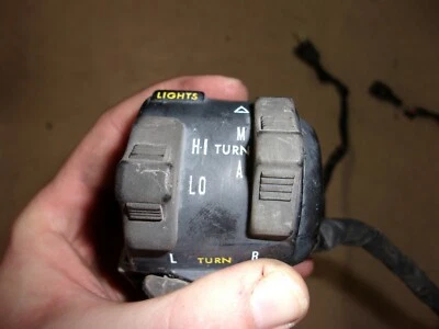 左手控制 Hi Low Turn Sig 翻盖式 和接线 1980 川崎 KZ750 — 第 1/4 张图片