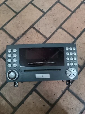 Original Mercedes R171 Radio Audio 20 CD SLK-Klasse R171 A1718200586 - Bild 1 von 4
