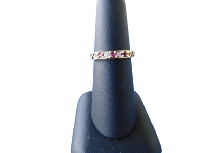 Damas Oro Amarillo 10kt Estilo Aniversario con Rubíes Naturales y Diamantes, Talla 7 Foto 1 de 4