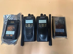 2x Kenwood NEXEDGE NX-200-K 136-174 MHz VHF radios de dos vías con baterías - Imagen 1 de 7
