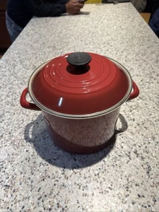 Le Creuset Pentola Stock Smaltata Ciliegia Rossa Cerise 8 QT con Coperchio - Foto 1 di 6