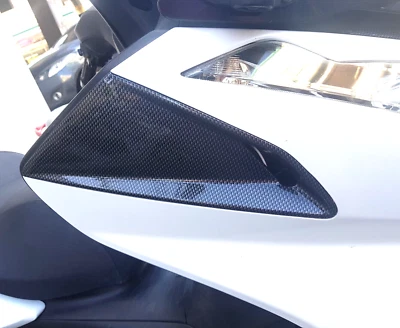KYMCO DOWNTOWN300 FRONT RIGHT SIDE PANEL (CARBON EFFECT) G64303-LEA7-E00-A0 - Image 1 of 4