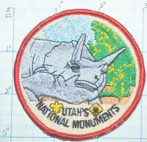 UTAH'S NATIONAL MONUMENTS DINOSAUR PETRIFIED BONES SOUVENIR PATCH - Foto 1 di 2