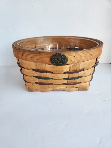 PETERSBORO BASKET CO 13” Round Woven Oak Wood Basket Leather Details EUC Cover