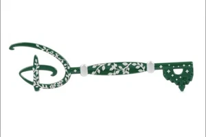 Disney Store Exclusive Green Morning Opening Ceremony Key New with Tags - Picture 1 of 4