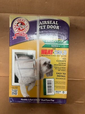 Puerta para mascotas de plástico con sello de aire Ideal Pet Products con marco telescópico Foto 1 de 4