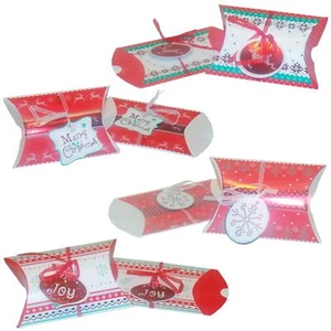 Weihnachtskissen Geschenkbox 10 cm 8er Pack - rot-weiß Design mit Etikett - Bild 1 von 2
