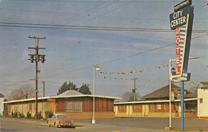 North Bend, Oregon CITY CENTER MOTEL Roadside ca 1950s Chrome Vintage Postcard - Picture 1 of 2
