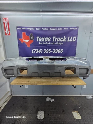 Para-choque dianteiro 2003-2007 Chevrolet Silverado 2500HD 3500HD 'Cateye' - Imagem 1 de 4