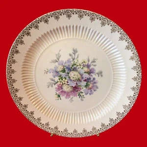 ROYAL CHINA DINNER PLATE HERITAGE 22 K GOLD FILIGREE FLORAL VINTAGE 9 1/4" - Picture 1 of 14