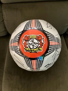 Bayer 04 Leverkusen Meisterball 2024 Team handsigniert Unterschriften Fussball - Bild 1 von 16