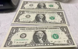 USA 1 Dollar Green Seal 3x Sequential 2013 #G34148251G, 52G & 53G - Picture 1 of 2