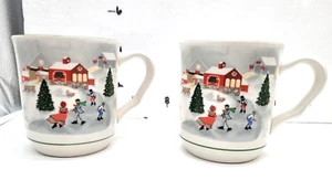 2 Vintage Sango Weihnachtstassen "Stille Nacht" Eislaufen Bauernhaus Keramik - Bild 1 von 7