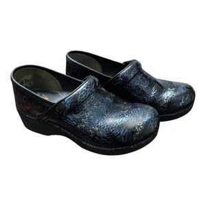 Dansko XP 2.0 Womens Blue Marbled Patent Leather Professional Clogs Size 7.5 - Picture 1 of 9