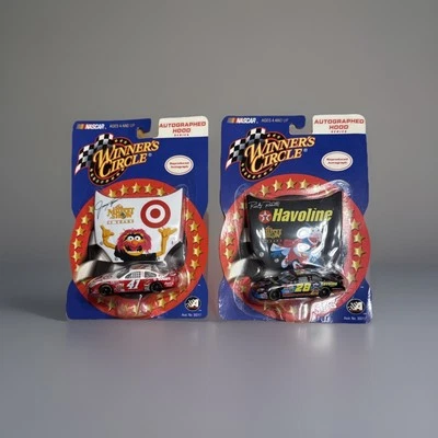 Lote De 2 Nascar MUPPET SHOW 25 AÑOS 1:64 Autógrafo Capucha Serie Animal Gonzo Foto 1 de 4