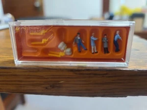 Preiser Figuren #79082 "Delivery Men with Loads" N-O-S, Vintage Spur N - Bild 1 von 6