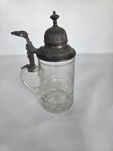 Antiker geschliffener Glasstein mit verziertem Zinndeckel und Daumenhebel Bierkrug - Bild 1 von 8