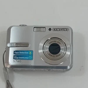 Samsung Digimax S760 7,2 megapixel fotocamera digitale - argento - difettosa RICAMBI RIPARAZIONI - Foto 1 di 4