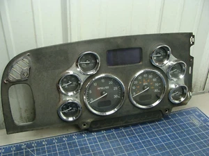 PACCAR / DYNACRAFT S64-60431200 SPEEDOMETER INSTRUMENT PANEL FROM PETERBILT 386 - Picture 1 of 15