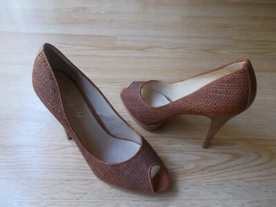 Boutique 9 Letgo Shoes MISMATCH Peep Toe Heels Raffia Straw Right 10 Left 11 NEW - Image 1 of 4
