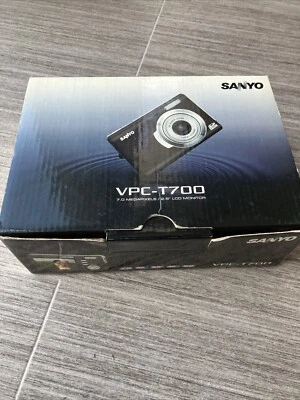 Sanyo VPC-T700 Digital Camera See Photos And Description - Image 1 of 4