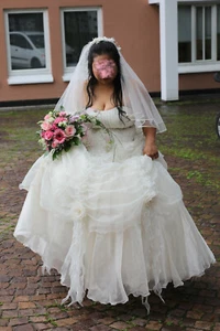 Hochzeitskleid Gr. 42 weiß, leicht beige, hinten zum Schnüren, mit Kopfschmuck - Bild 1 von 3