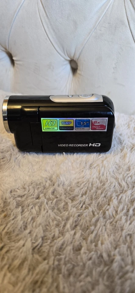 16MP Video Recorder HD 1.5 LCD Screen Color 8x Digital Zoom - Image 1 of 4