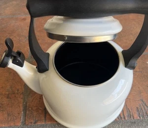 Vintage Le Creuset Enamel On Steel Whistling 1.7Qt (1.6 L) Tea Kettle White - Picture 1 of 2