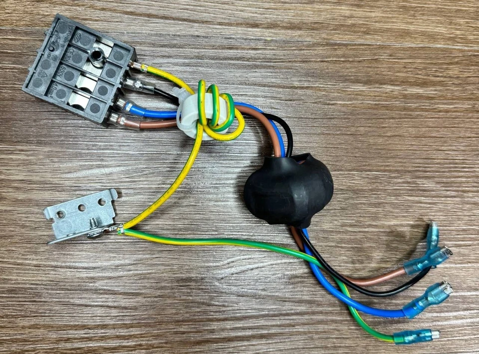 Terminal block for Air conditioners 30A 600V 4.0mm Costway - Image 1 of 2