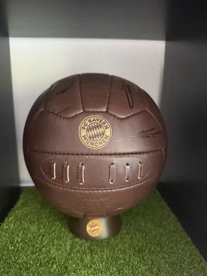 COA Signiert BAYERN Fußball SIGNED BALL Team Signiert Autogramm 24/25 Zertifikat - Bild 1 von 4
