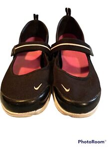 Nike Womens 314936-021 Canvas Athletic Flat Black Mary Jane Shoes Size US 8.5