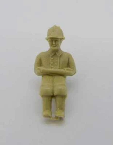 M.M.B / RESINE / NOREV / PERSONNAGE ASSIS KAKI POUR JEEP MILITAIRE 1/43. - Picture 1 of 3