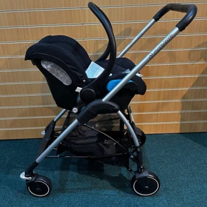 Maxi-Cosi Baby Pushchair Streety Plus (Black) Reversible inc 0m+ Infant Carrier - Picture 1 of 9