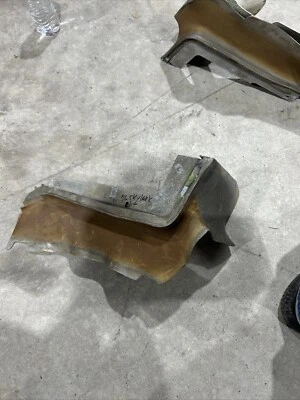 Buick Skylark 1975-1979 relleno de parachoques delantero derecho Foto 1 de 4