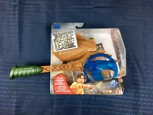DC JUSTICE LEAGUE - AQUAMAN'S SWING SWORD / TRIDENTE - A TEMA FILM! NUOVO! - Foto 1 di 12