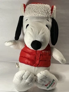 Snoopy Plüsch Macy’s Holiday 2015 mit Macy’s Jacke & Wintermütze 18 Zoll gebraucht - Bild 1 von 8