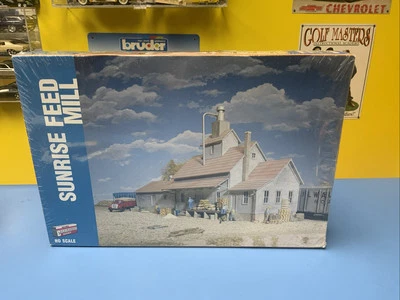 Walthers Cornerstone HO Scale Building/Structure Kit Sunrise Grain Feed Mill - Image 1 of 4