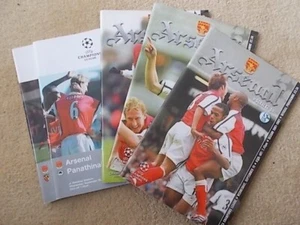 LOTTO LAVORO DI 5 PROGRAMMI CALCIO ARSENAL CHAMPIONS LEAGUE 1998 & 2001 - Foto 1 di 6