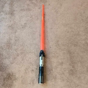 Juguete de Halloween de colección Hasbro Star Wars naranja eyector de sable de luz sonido de luz - Imagen 1 de 6