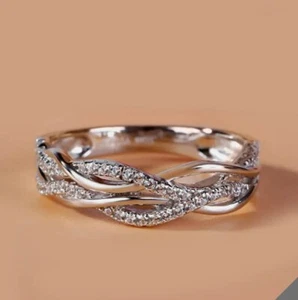 Anillo de boda de diamantes simulados de corte redondo de 1 quilate infinito retorcido de oro blanco de 14 quilates - Imagen 1 de 8