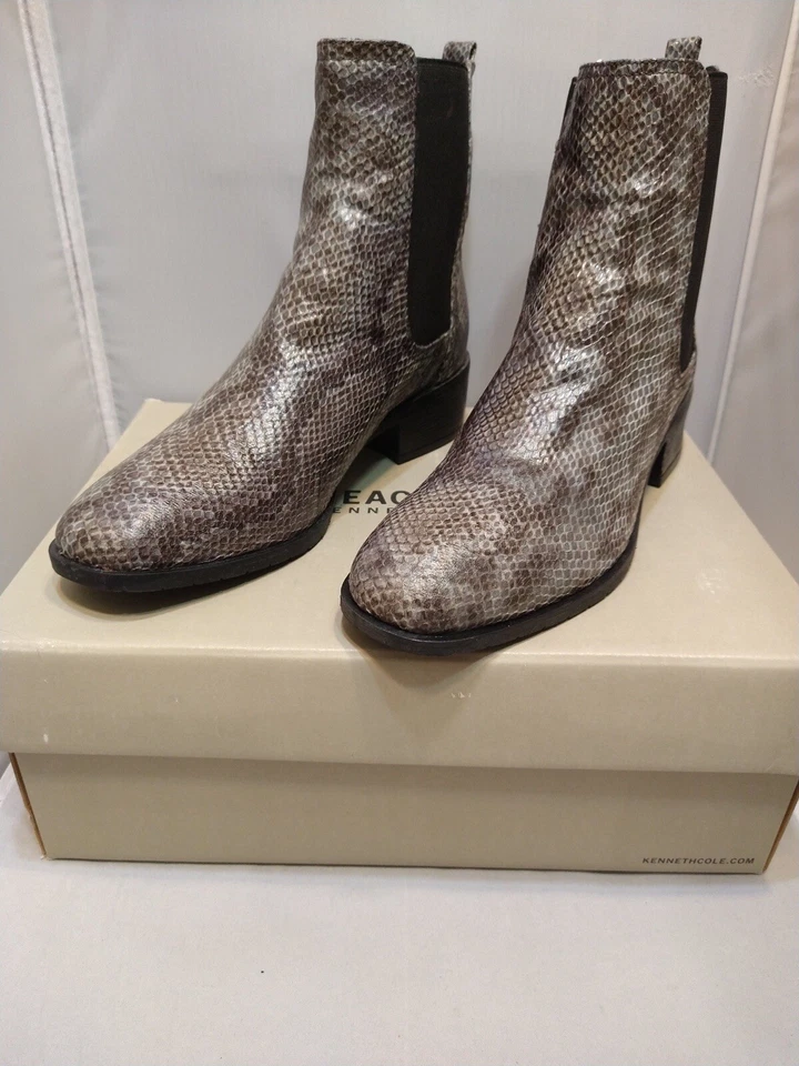 Kenneth Cole Reaction Women's Salt Chelsea Boot an Size 10 M