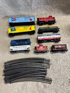Lot 9 HO Scale Freight Train Box Cars Cabooses Flatbeds + Tracks Untested As Is - Picture 1 of 7