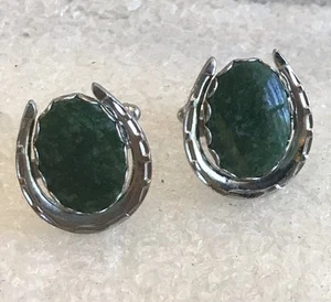 SCARPA CAVALLO VINTAGE GEMELLI TONO ARGENTO AGATA VERDE NON MARCATI LOTTO 862 - Foto 1 di 5