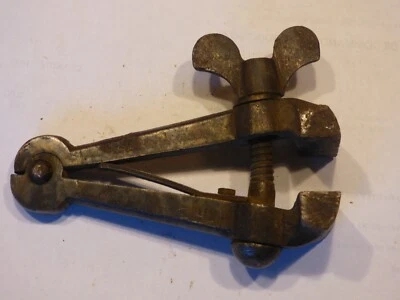 OUTIL ANCIEN FER FORGE ETAU A MAIN BOURRELIER CORDONNIER - Photo 1/4