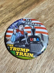 Donald Trump - Jahr 2016 - 3" Zoll „All Aboard The Trump Train“ Campaign Button - Bild 1 von 2