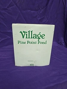 Estanque Dept 56 Village Pine Point #52618 con caja - Imagen 1 de 6